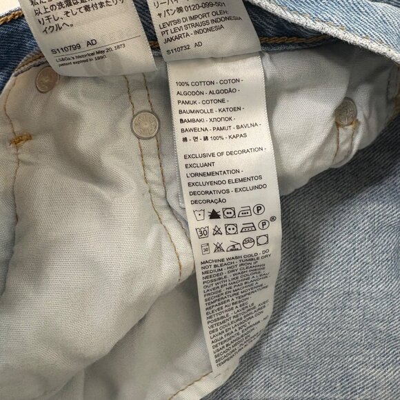 Levis 501 Womens Premium Original Fit Mom Jean Medium Wash Button Fly Size 27x32 - Picture 5 of 11